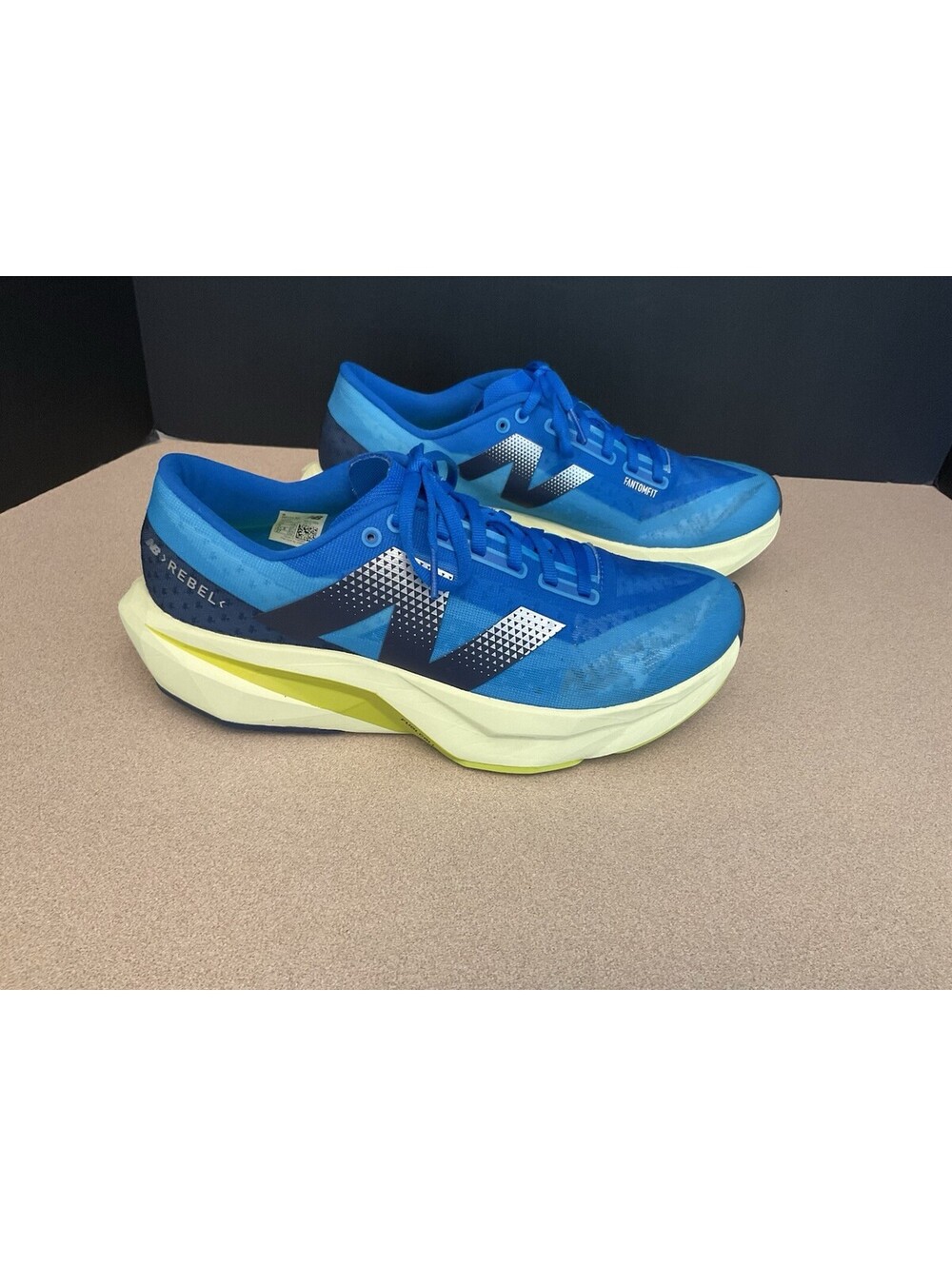 Womens New Balance FuelCell Rebel v4 Blue Athletic Running Shoes. Size 10B. Nice